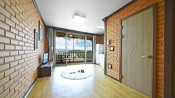 Yeosu Hwangto Pension