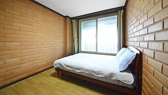 Yeosu Hwangto Pension