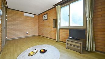 Yeosu Hwangto Pension