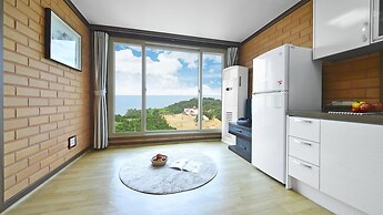 Yeosu Hwangto Pension