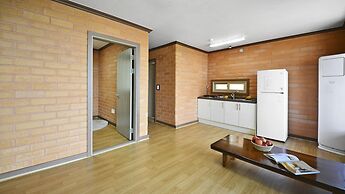 Yeosu Hwangto Pension