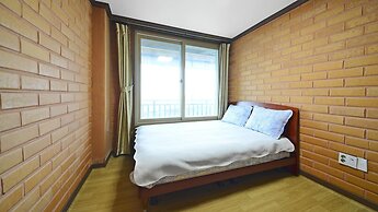 Yeosu Hwangto Pension