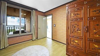 Yeosu Hwangto Pension