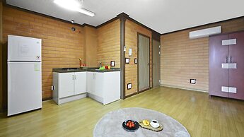 Yeosu Hwangto Pension