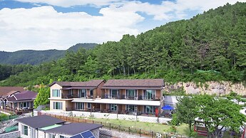 Yeosu Hwangto Pension