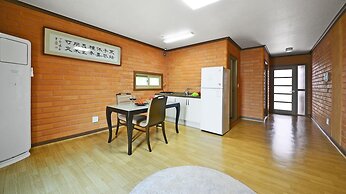 Yeosu Hwangto Pension