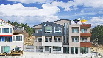 Janghohang J Story Spa Pension