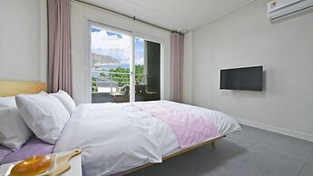 Janghohang J Story Spa Pension