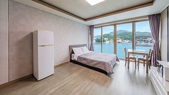 Yeosu Janggun Island Pension
