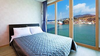 Yeosu Janggun Island Pension