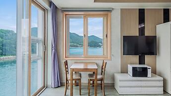Yeosu Janggun Island Pension