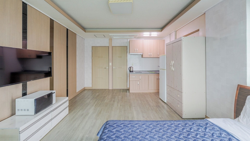 Yeosu Janggun Island Pension