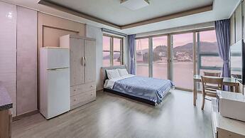 Yeosu Janggun Island Pension