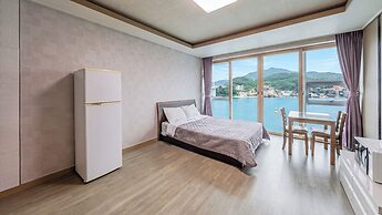 Yeosu Janggun Island Pension