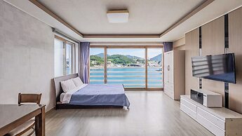 Yeosu Janggun Island Pension