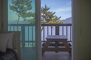 Yeosu Badawadeungdae Pension