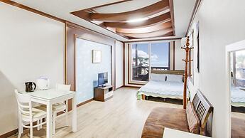 Namhae Mongdol Beach Pension