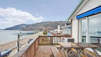 Namhae Mongdol Beach Pension