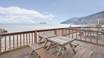 Namhae Mongdol Beach Pension