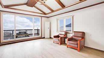 Namhae Mongdol Beach Pension