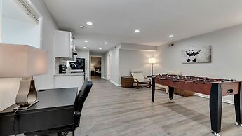 Stylish 3BR 3BA Colonial House by Cozysuites