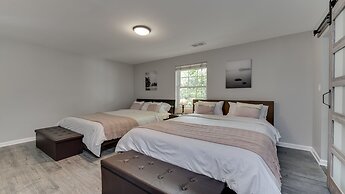 Stylish 3BR 3BA Colonial House by Cozysuites