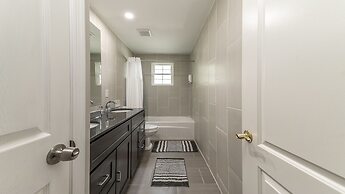 Stylish 3BR 3BA Colonial House by Cozysuites
