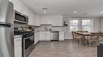 Stylish 3BR 3BA Colonial House by Cozysuites
