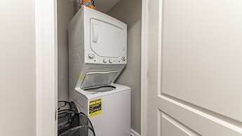 Stylish 3BR 3BA Colonial House by Cozysuites