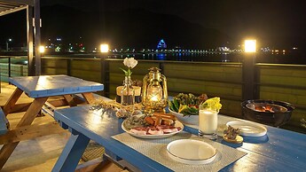 Namhae Dalddenuenbada Pension