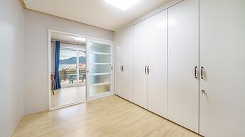 Namhae Dalddenuenbada Pension