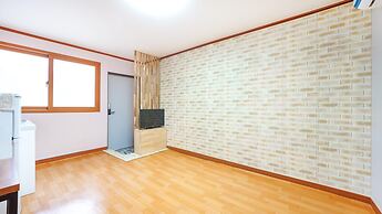 Namhae Dalddenuenbada Pension