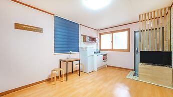 Namhae Dalddenuenbada Pension