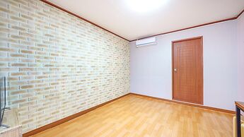 Namhae Dalddenuenbada Pension