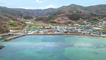 Namhae Dalddenuenbada Pension