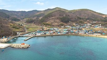 Namhae Dalddenuenbada Pension