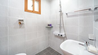 Namhae Dalddenuenbada Pension