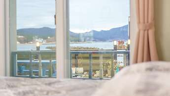 Namhae Dalddenuenbada Pension