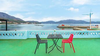 Namhae Dalddenuenbada Pension