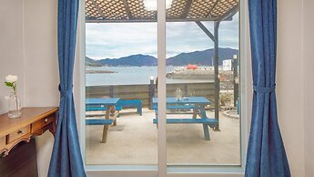 Namhae Dalddenuenbada Pension