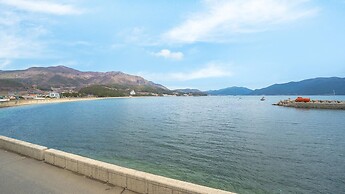 Namhae Dalddenuenbada Pension