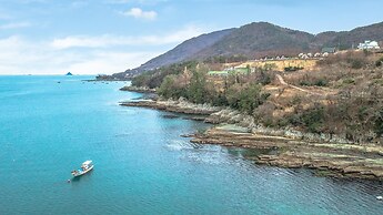 Namhae Dalddenuenbada Pension