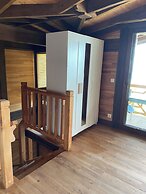 Cedar 1-bed House With Stunning Views