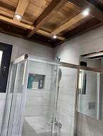 Cedar 1-bed House With Stunning Views