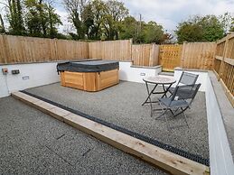 Tyddyn Sianel - Celyn