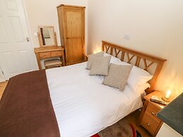 Tyddyn Sianel - Celyn