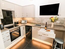 Tyddyn Sianel - Celyn