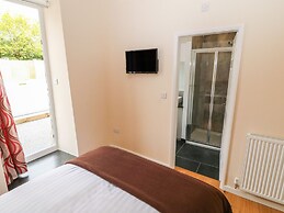 Tyddyn Sianel - Celyn