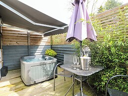 The Den, Bank Top Farm