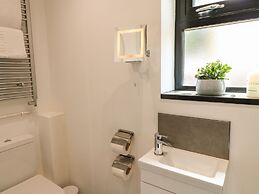 The Den, Bank Top Farm